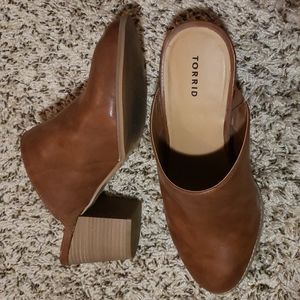 Torrid 11W chunky heel clogs